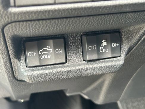 Used 2025 Toyota Tacoma Limited AWD/4WD image 25