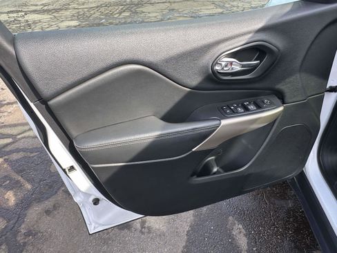 Used 2018 Jeep Cherokee Limited image 17