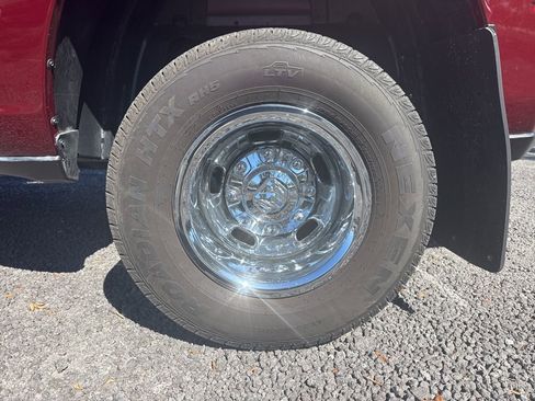 Used 2024 RAM 3500 Tradesman w/ Chrome Appearance Group image 12