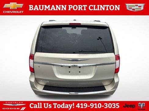Used 2013 Chrysler Town & Country Touring FWD image 6