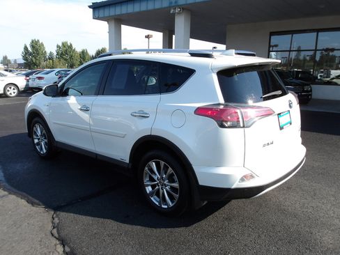 Used 2016 Toyota RAV4 Limited image 3
