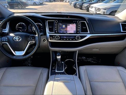 Used 2015 Toyota Highlander Limited Platinum image 15