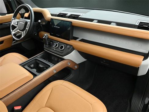 Used 2024 Land Rover Defender 130 S image 22