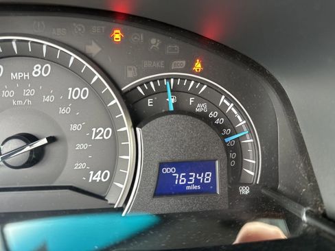 Used 2015 Toyota Camry LE image 9