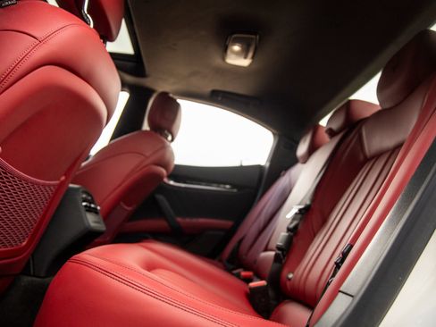 Used 2022 Maserati Ghibli Modena RWD image 35