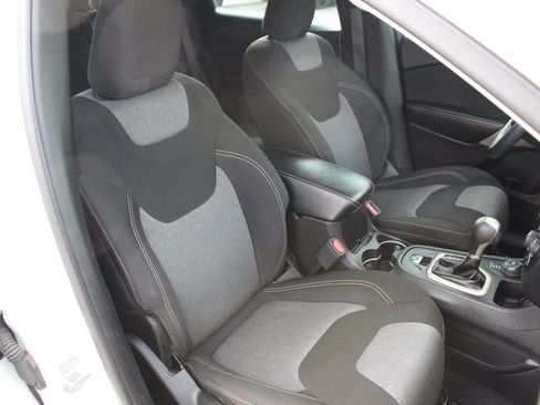 Used 2017 Jeep Cherokee Sport w/ Cold Weather Group image 72