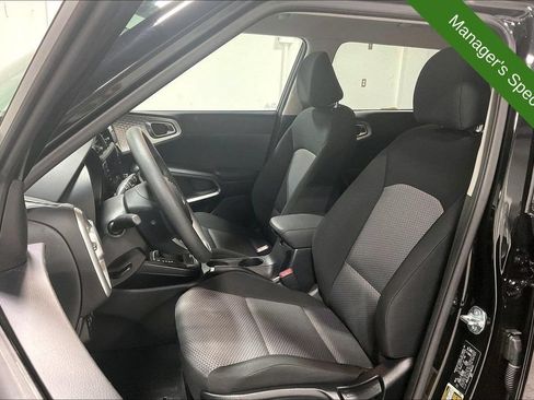 Used 2025 Kia Soul LX FWD image 30