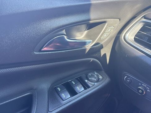 Used 2022 Chevrolet Equinox RS w/ Infotainment Package AWD/4WD image 13