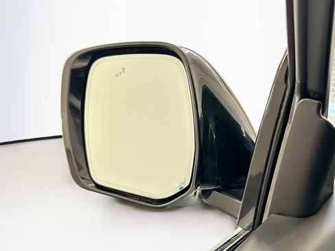 Used 2024 Nissan Armada SL image 16