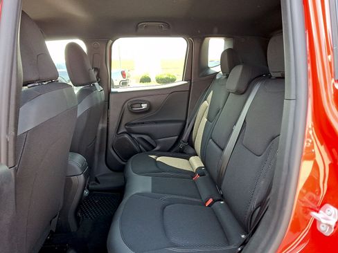 Used 2022 Jeep Renegade Altitude w/ Convenience Group AWD/4WD image 20