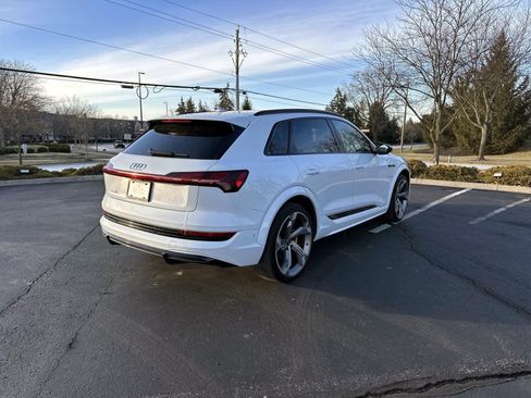 Used 2023 Audi e-tron S Premium Plus w/ Black Optic Package image 7