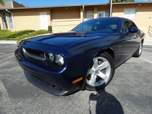 Used 2014 Dodge Challenger R/T image 12