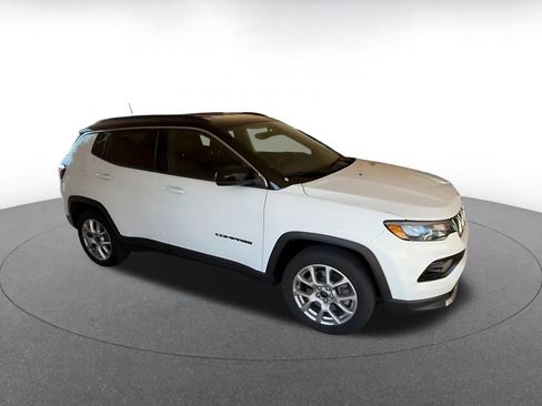 Used 2025 Jeep Compass Limited image 2