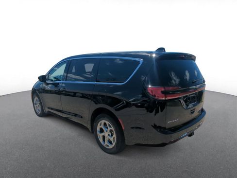 Used 2024 Chrysler Pacifica Limited w/ Trailer Tow Group AWD/4WD image 6