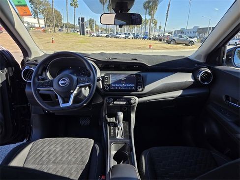 Used 2022 Nissan Kicks SV image 16