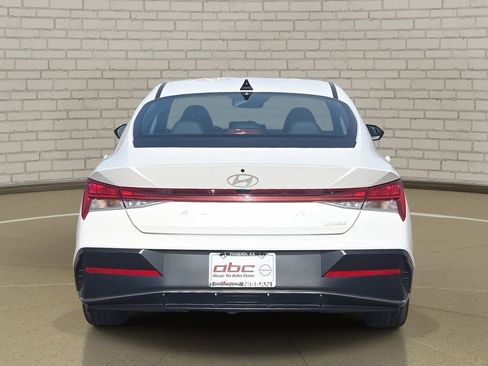 Used 2025 Hyundai Elantra Limited image 6