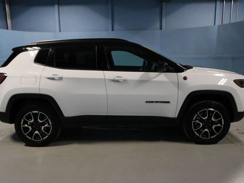 Used 2025 Jeep Compass Trailhawk AWD/4WD image 31