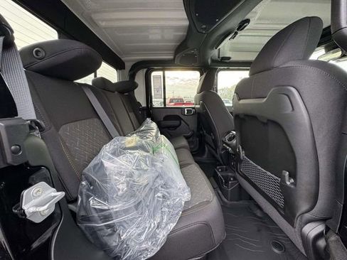 New 2026 Jeep Gladiator Mojave image 17