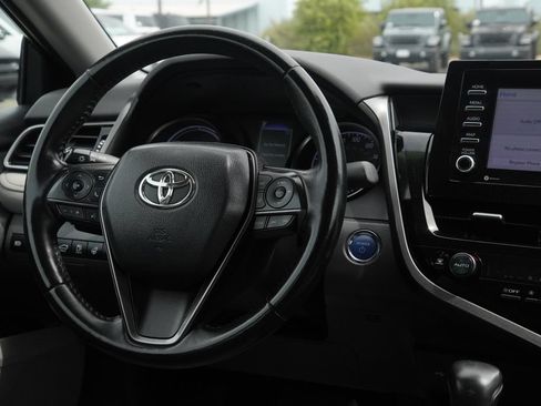 Used 2022 Toyota Camry SE w/ Cold Weather Package FWD image 37