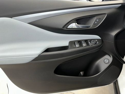 Certified 2024 Buick Envista Preferred w/ Convenience II Package image 3