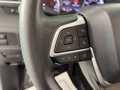 Used 2023 Toyota Highlander L FWD image 19