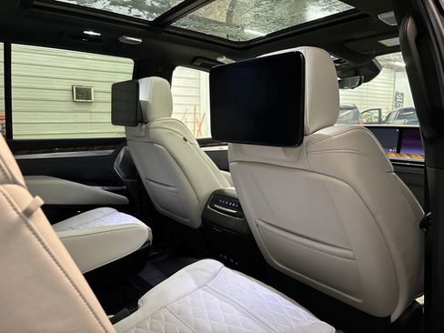 Used 2025 Cadillac Escalade Sport Platinum image 35