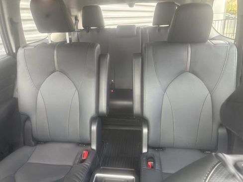Used 2026 Toyota Grand Highlander Platinum image 9