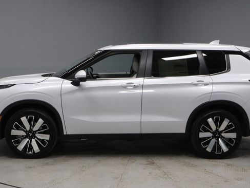 New 2026 Mitsubishi Outlander SE image 5