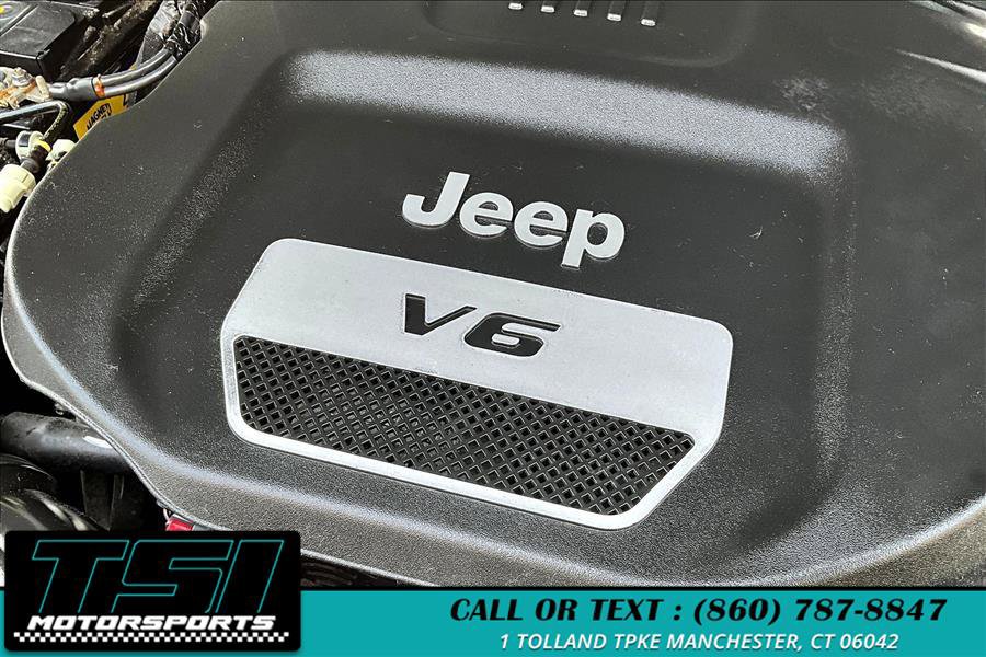 Used 2014 Jeep Wrangler Unlimited Sahara w/ Dual Top Group AWD/4WD image 35