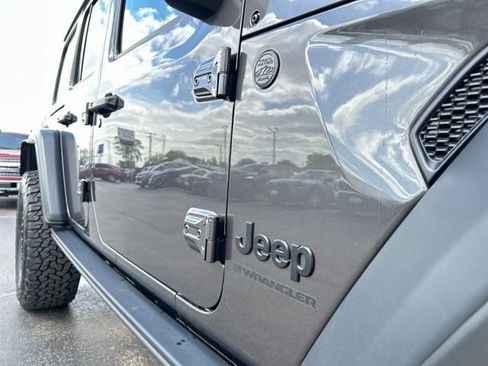 Used 2025 Jeep Wrangler Unlimited Sport AWD/4WD image 19