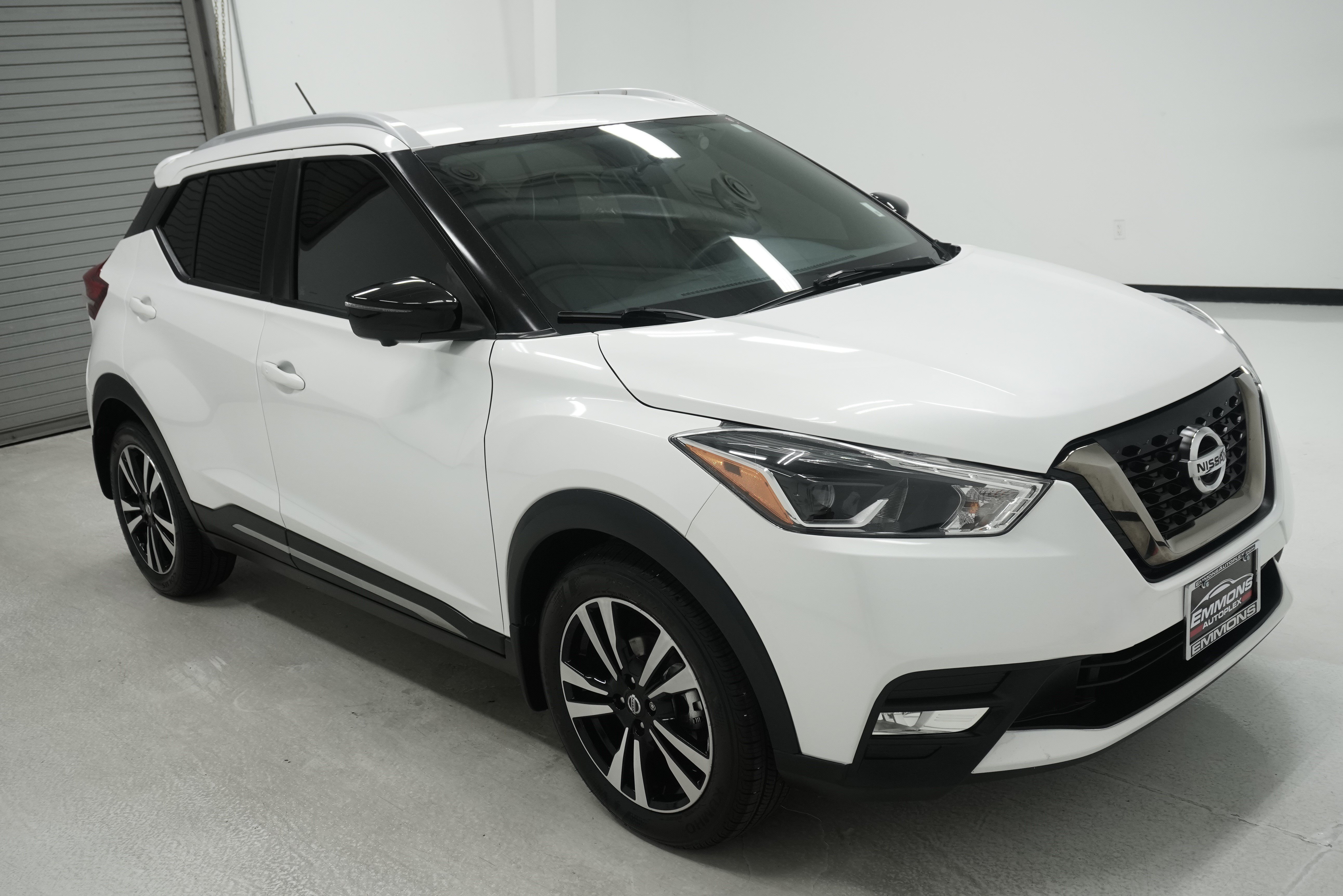 Used 2019 Nissan Kicks SR w/ SR Premium Package FWD image 3