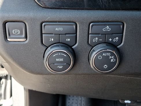 Used 2023 Chevrolet Silverado 1500 LT w/ Protection Package AWD/4WD image 28