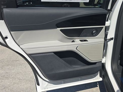 New 2026 Lincoln Nautilus Reserve w/ Jet Appearance Package AWD/4WD image 9