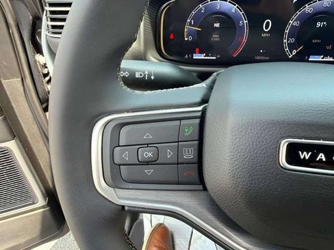 Used 2025 Jeep Wagoneer Series III w/ Premium Group I AWD/4WD image 10