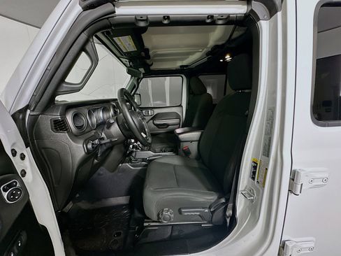 Used 2022 Jeep Wrangler Willys image 13