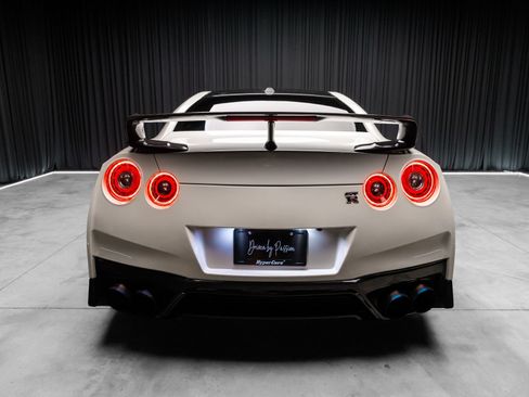 Used 2015 Nissan GT-R Premium AWD/4WD image 13