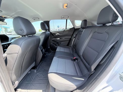 Used 2024 Chevrolet Trax LT w/ LT Convenience Package FWD image 24