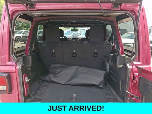 Used 2022 Jeep Wrangler Unlimited Sahara AWD/4WD image 28