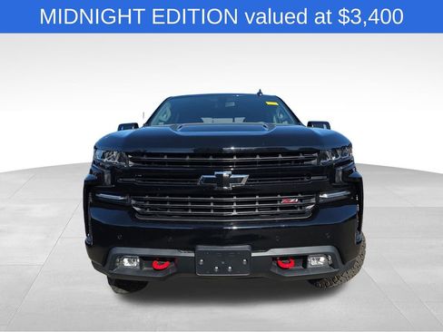 Used 2020 Chevrolet Silverado 1500 LT Trail Boss w/ Midnight Edition AWD/4WD image 3