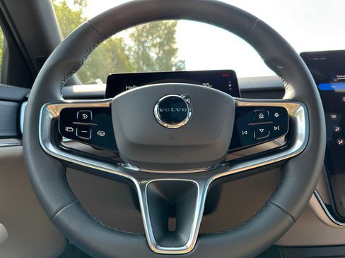 New 2025 Volvo EX90 Plus image 25