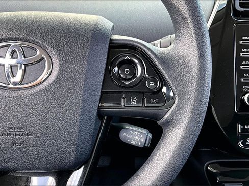 Used 2022 Toyota Prius L Eco image 12
