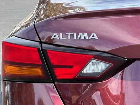 Used 2025 Nissan Altima 2.5 SV FWD image 46