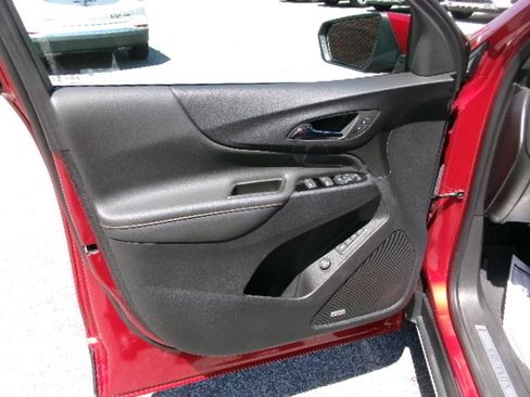 Used 2024 Chevrolet Equinox Premier image 21