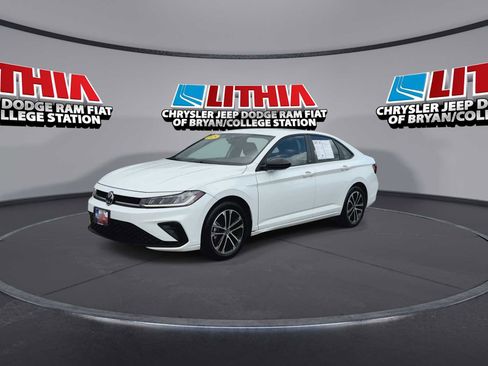 Used 2025 Volkswagen Jetta Sport FWD image 4