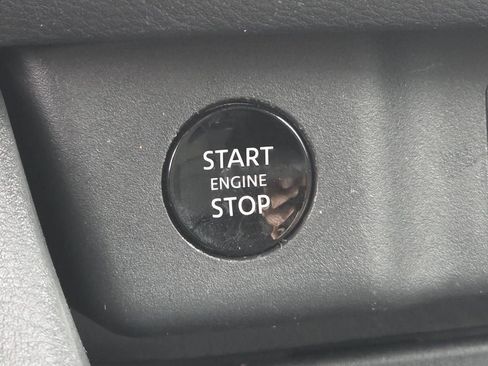 Used 2024 Nissan Rogue SV image 14