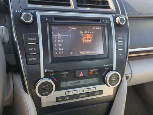 Used 2014 Toyota Camry XLE image 18