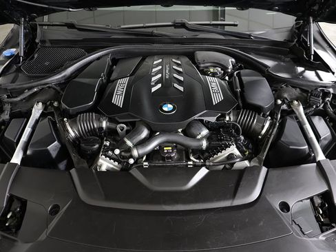 Used 2021 BMW 750i xDrive w/ M Sport Package AWD/4WD image 24