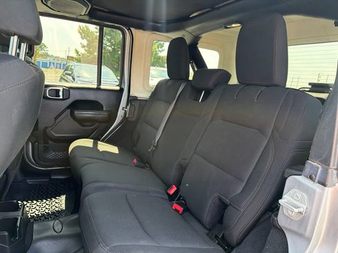 Used 2019 Jeep Wrangler Unlimited Sport S AWD/4WD image 17