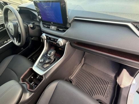 Used 2023 Toyota RAV4 Limited image 34