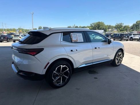Used 2024 Chevrolet Equinox EV LT AWD/4WD image 9
